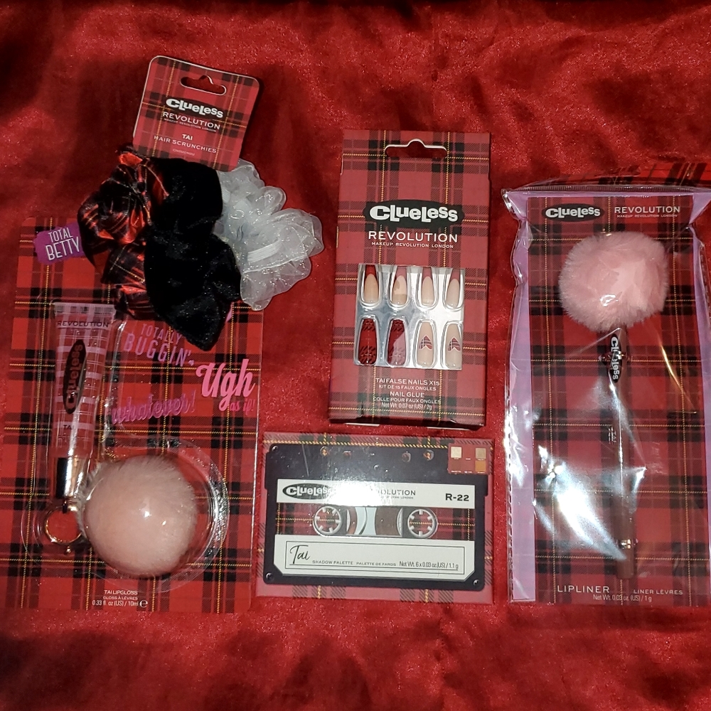 Makeup Revolution Clueless Tai Makeup Bundle